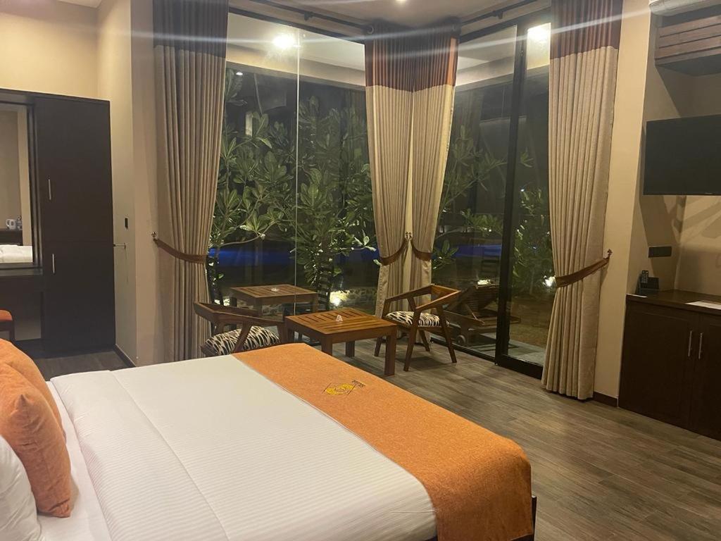 Soluna Beach Resort Marawila Ngoại thất bức ảnh